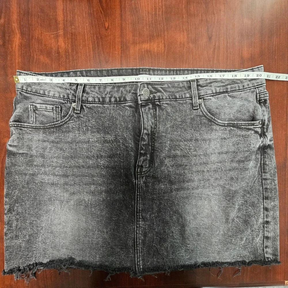 Old‎ Navy Denim Skirt 18 Black Acid Wash Mini Raw Hem Stretch Grunge Indie Y2K